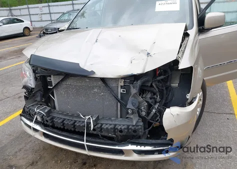 2014 Chrysler Town & Country Touring z USA, uszkodzony, nr VIN 2C4RC1BG4ER165187